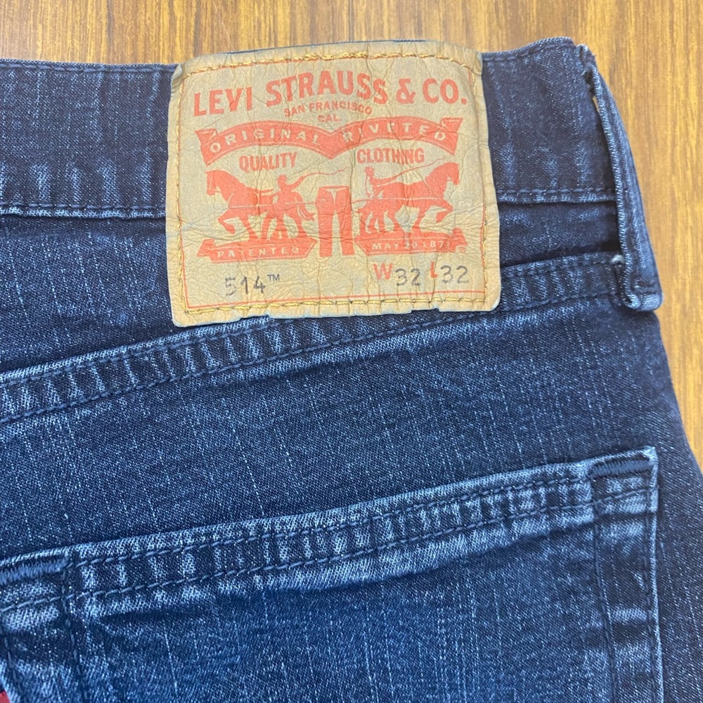 Blue classic Levi Strauss jeans. Size W32 L32